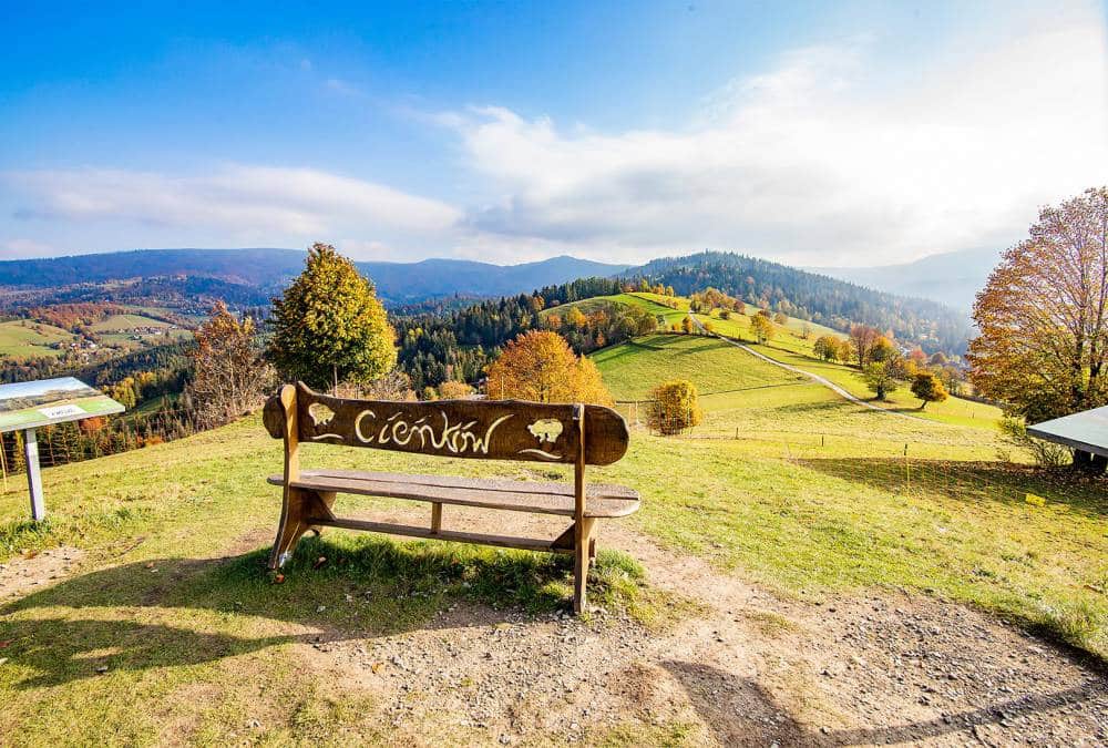 Ławka widokowa Cieńków z panoramą gór w Wiśle